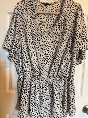 Andree Black and White Short Sleeve Peplum Blouse